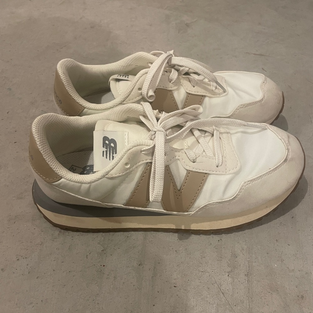 New Balance 237 Womens 7.5